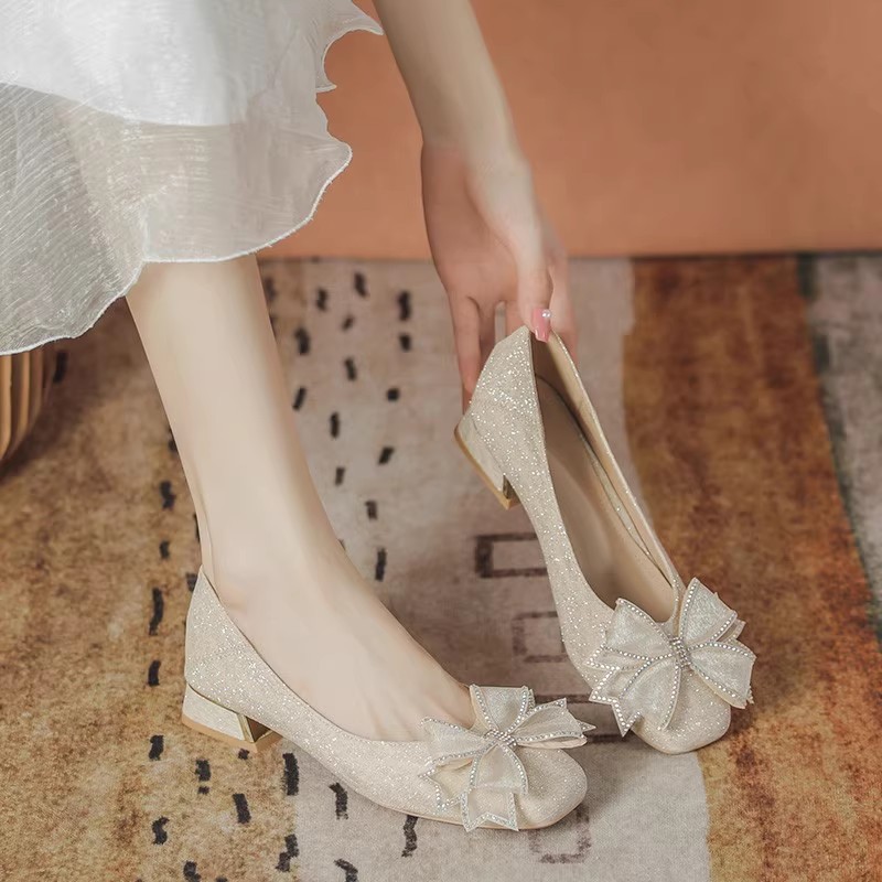 حذاء نسائي لخريف وشتاء 2025 بت - مراجعة Wedding Shop وسعره