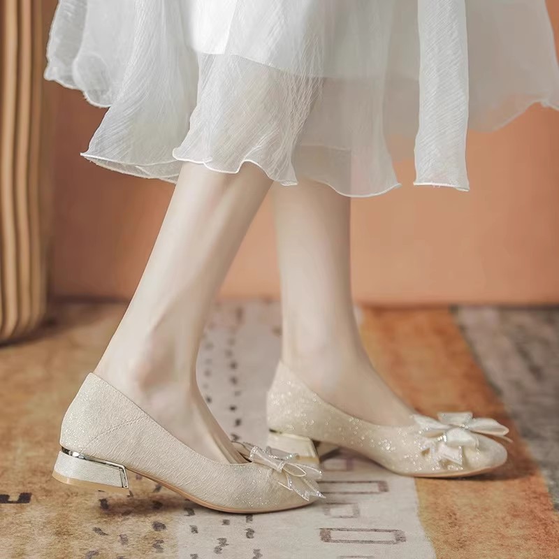 حذاء نسائي لخريف وشتاء 2025 بت - مراجعة Wedding Shop وسعره
