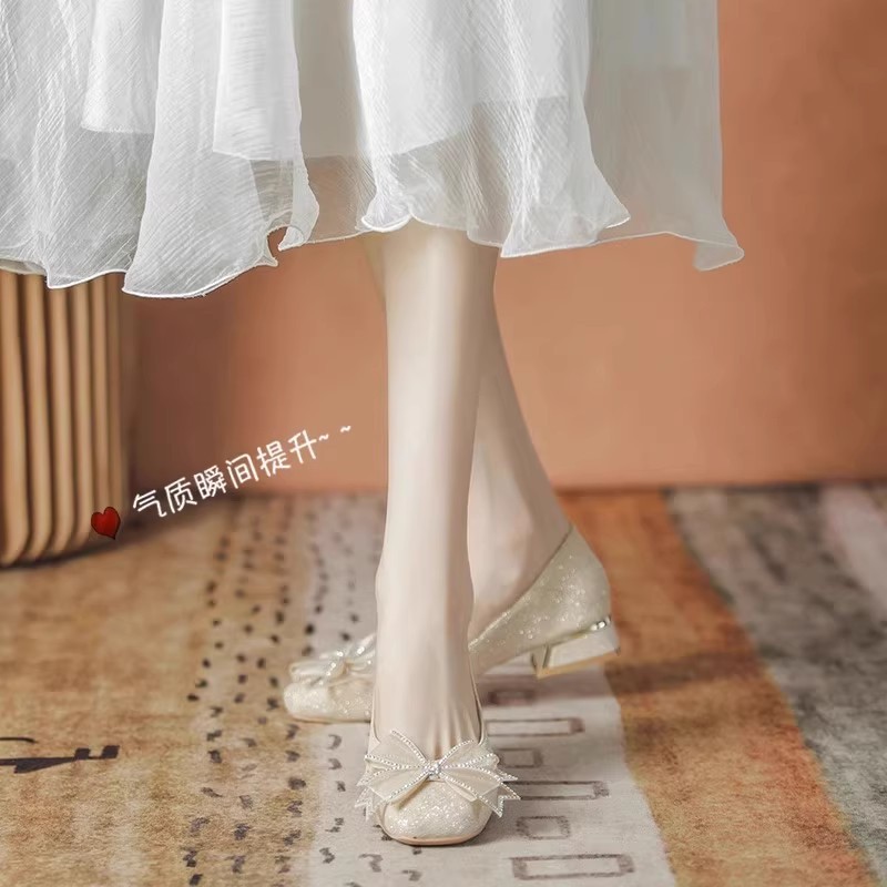 حذاء نسائي لخريف وشتاء 2025 بت - مراجعة Wedding Shop وسعره